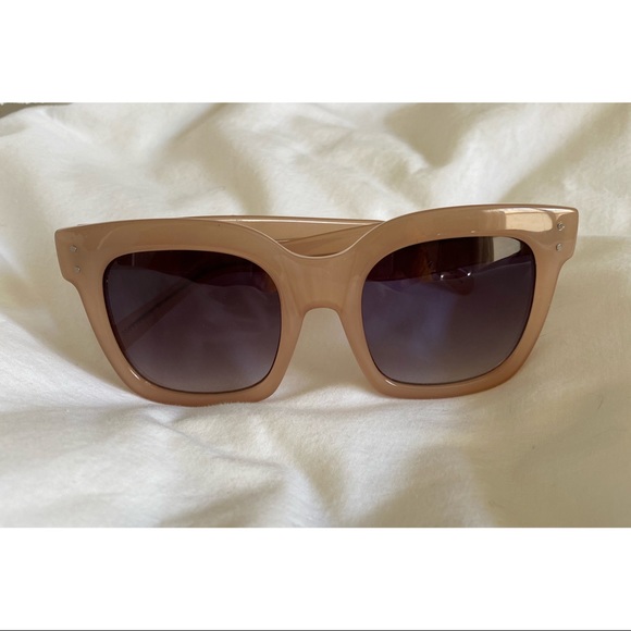 *SOLD❤️ Banana Republic peach sunglasses*read desc - Picture 2 of 12